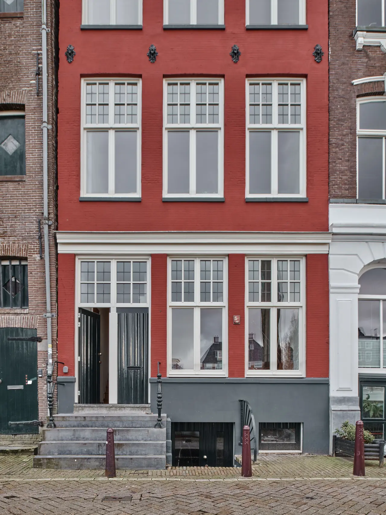 Voorgevel van het getransformeerde grachtenpand aan de Oudeschans. Foto: M.W.A. Hart Nibbrig